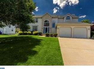 28 Olympia Dr, Marlton, NJ 08053