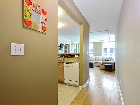5th image of 345 N La Salle Dr APT 2210