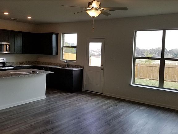 3rd image of 640 Aqueduct Dr