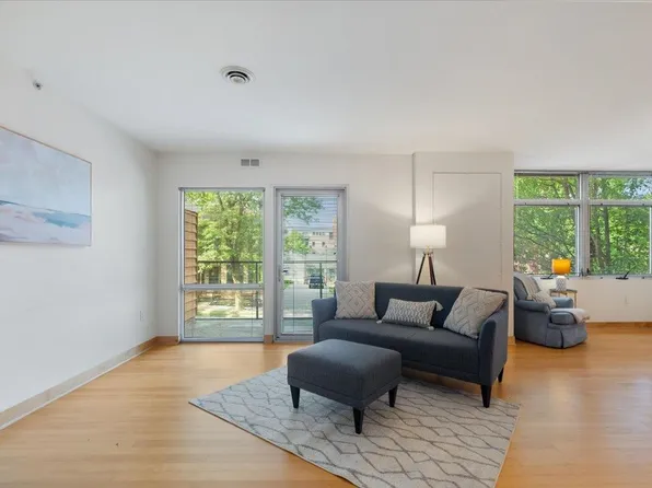 15 S Broom St Unit 202, Madison, WI 53703