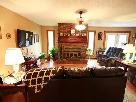 2nd image of 222 Forest Dr
