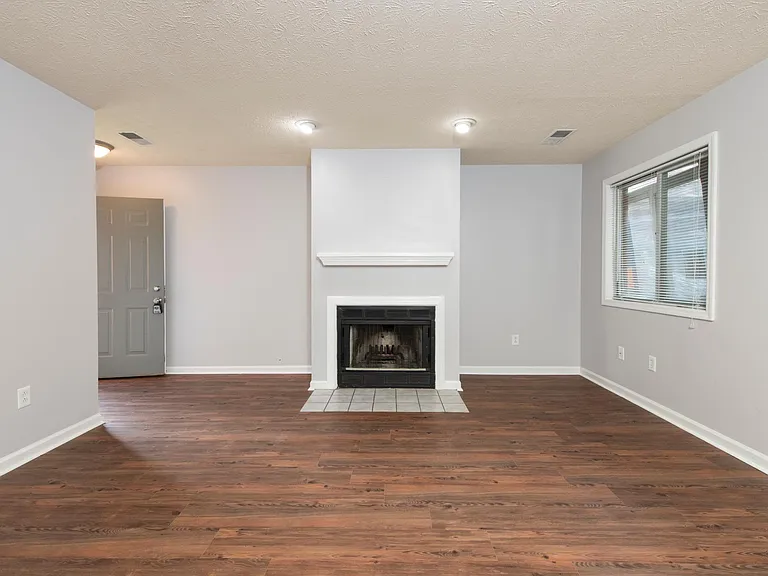 1450 Vintage Cir — Photo 4