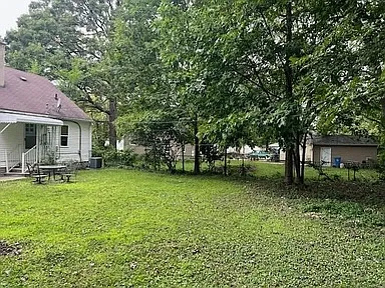 4565 Fleming St — Photo 10