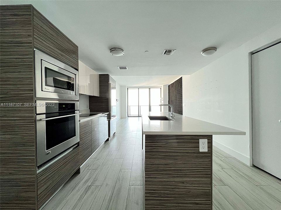1st image of 460 NE 28th St APT 1402