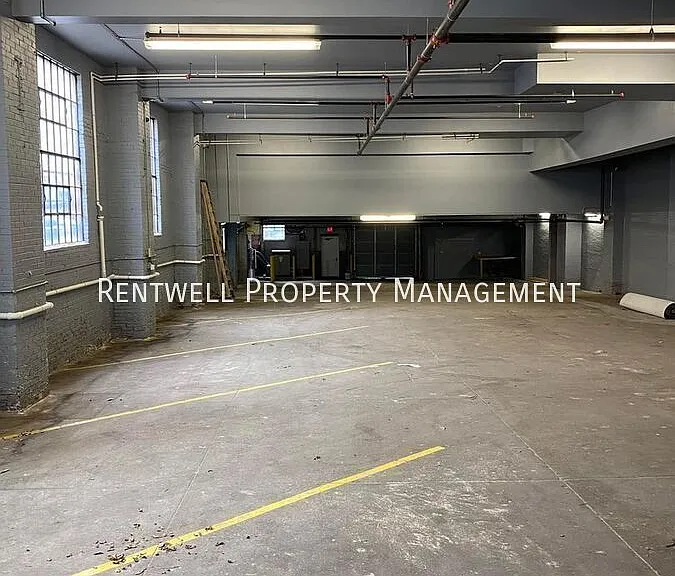 220 E Chestnut St #2E — Photo 10