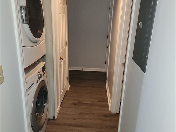 4th image of 448 Mount Hope St #2