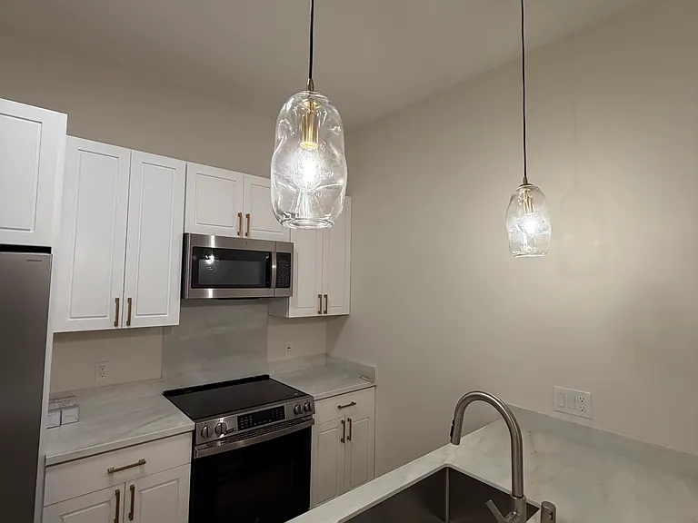 677 Spruce St #677 — Photo 14