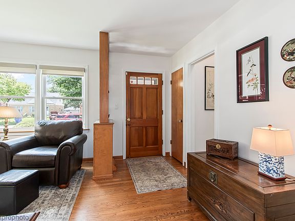 3rd image of 511 N Maple St