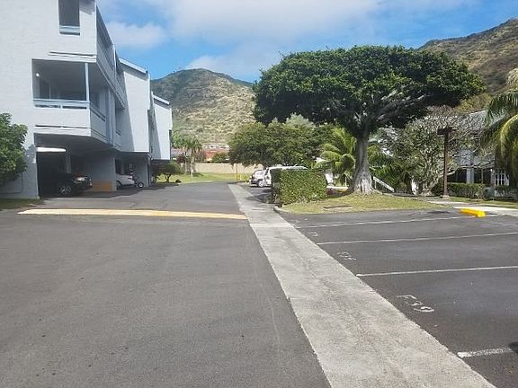 Exterior Neighborhood (street photo)