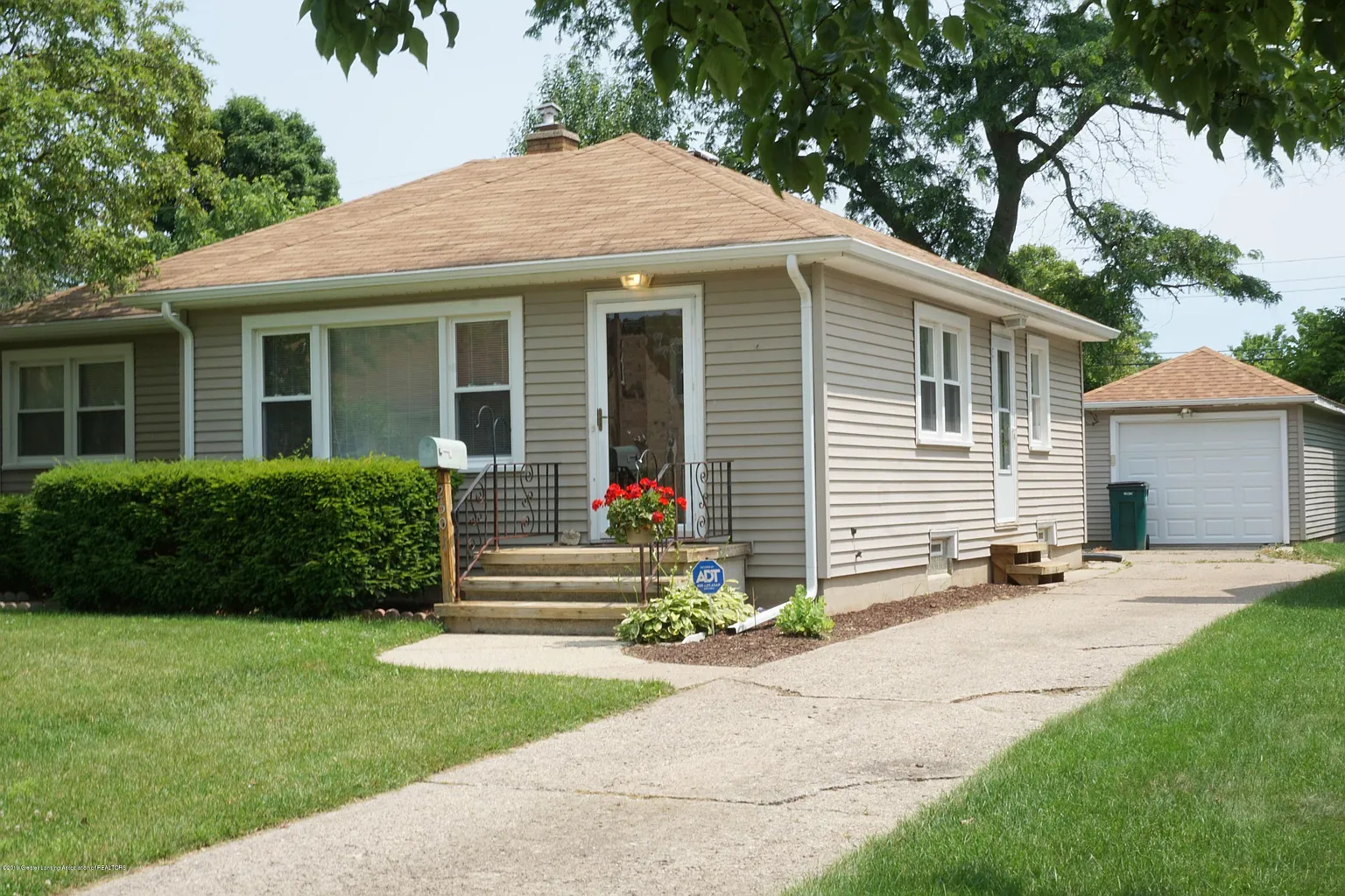 2501 Wellington Rd photo 1