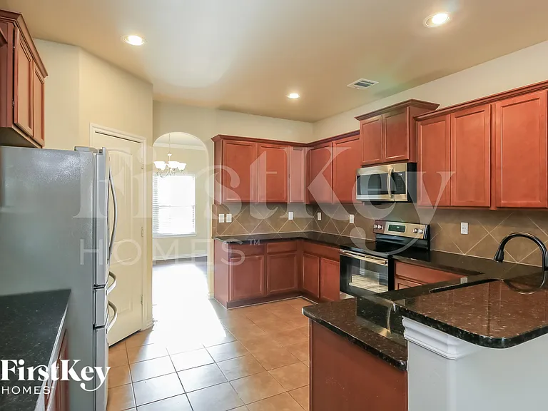 9708 Allie Hope Ln — Photo 6