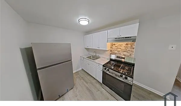 868 E Locust Ave