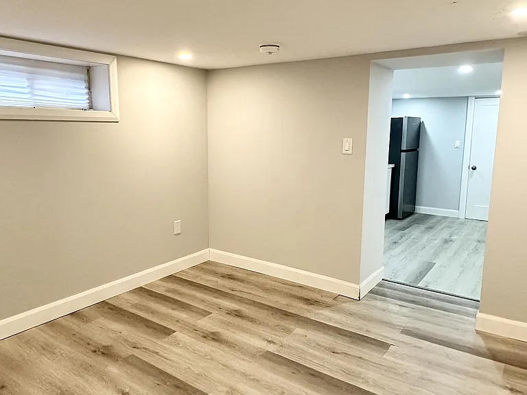 30 Balsam Ave S #BASEMENT — Photo 5