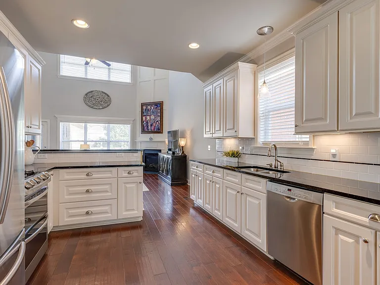 608 Patriot Ln — Photo 8