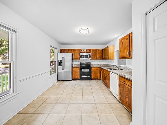 2nd image of 5607 Chatmoss Rd