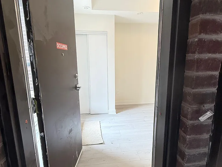15100-235 Yonge St #111 — Photo 3
