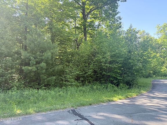 2nd image of 139 Wedgewood Dr