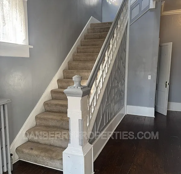 134 W Tiffin St #B — Photo 5