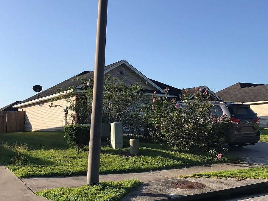 2nd image of 116 W Tisbury Ln