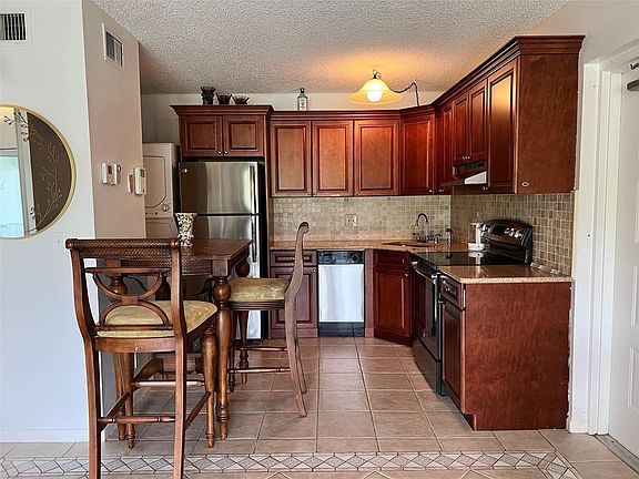 3rd image of 1113 Green Pine Boulevard #C1