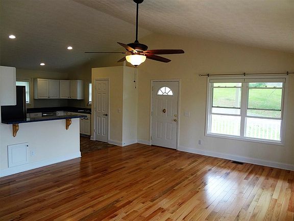 5th image of 4021 Woodland Dr