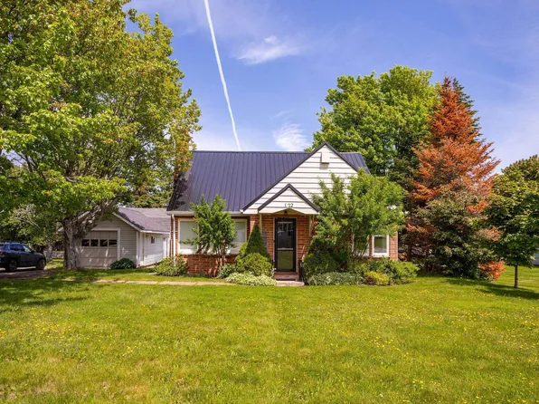 122 Brackley Point Rd, Charlottetown, PE C1A 6Y4