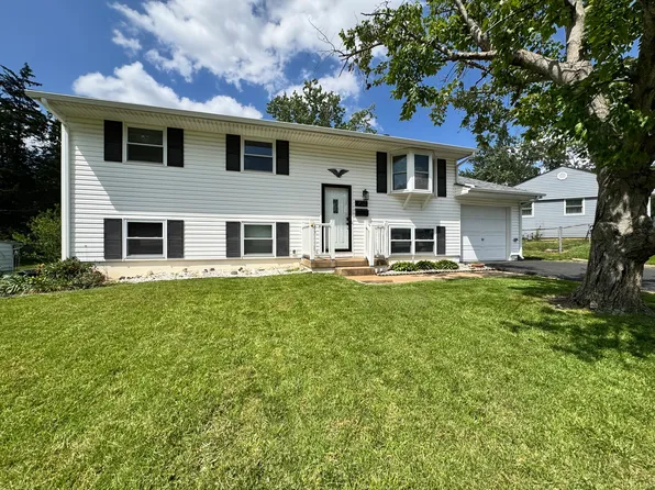 702 W Washington St, O'Fallon, IL 62269
