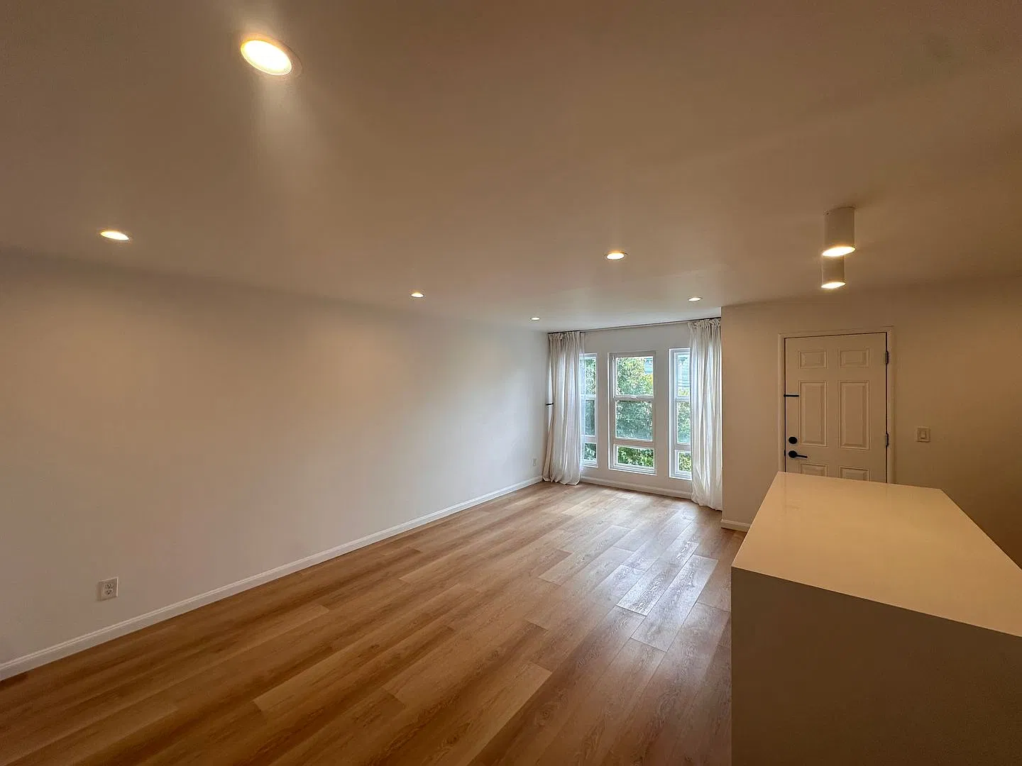 2976 Washington St APT 5 - Main Image