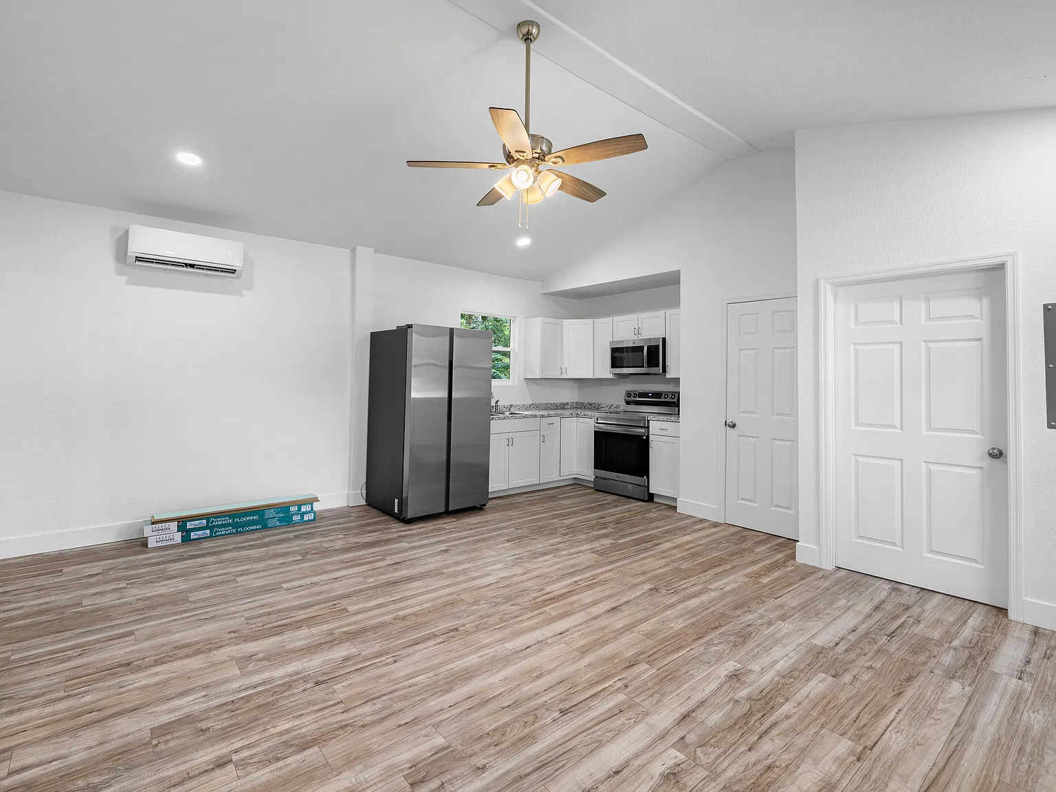 614 Howell Ave — Photo 3
