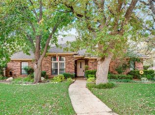 5800 Royal Club Dr, Arlington, TX 76017