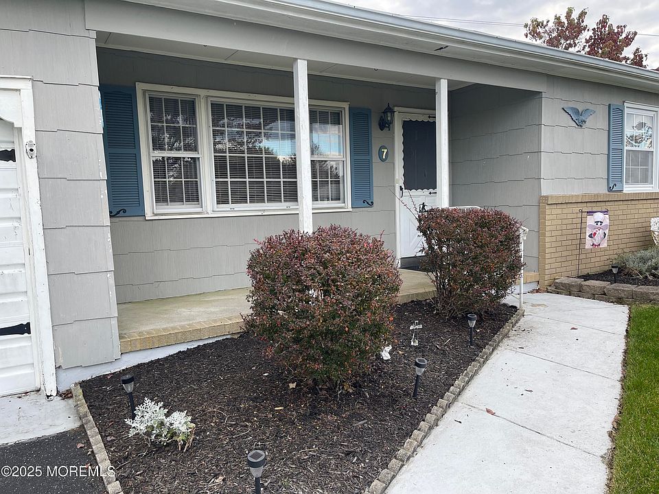1st image of 7 Whitmore Court