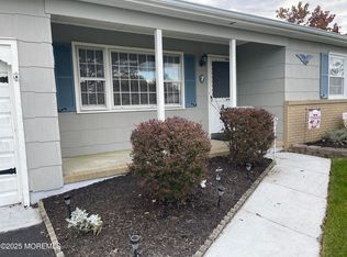 7 Whitmore Ct, Toms River, NJ 08757