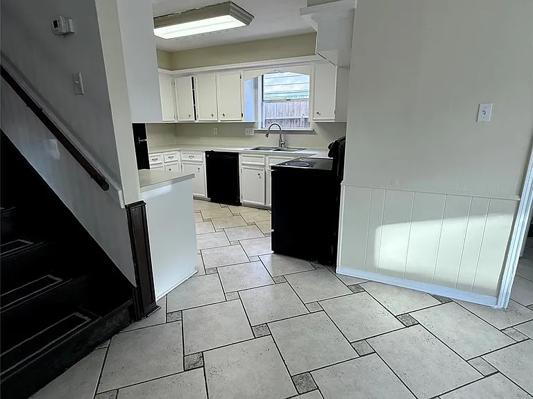 17719 Windy Point Dr — Photo 11