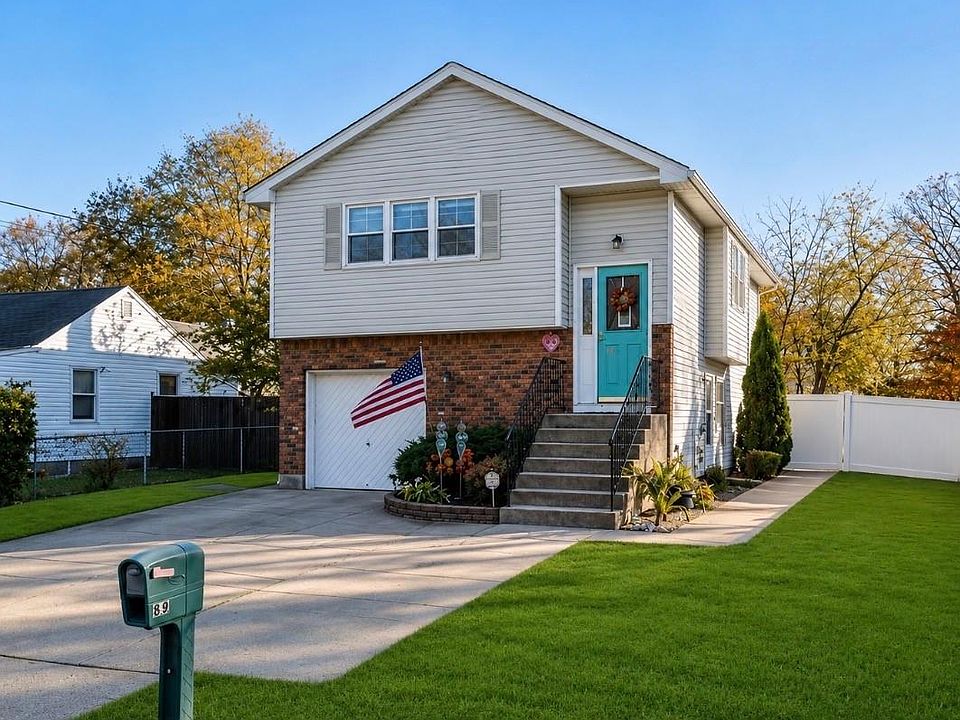 1st image of 89 Woodycrest Drive