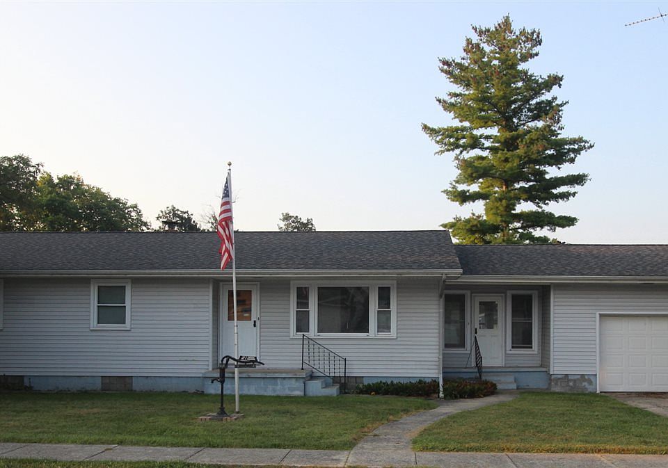 1st image of 404 W McConnell St