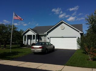 1226 E Greystone Dr, Round Lake Beach, IL