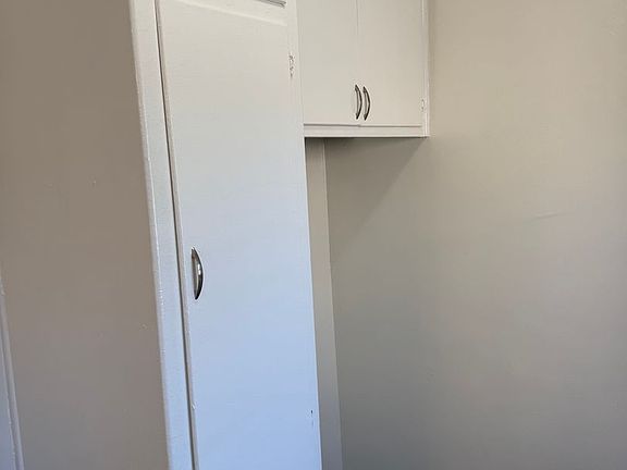 3rd image of 1100 W 92nd St #1102-1/2
