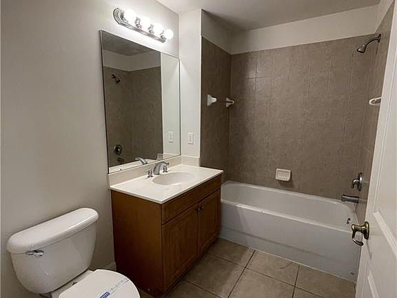 4th image of 2909 Tuscan Dr Unit 201
