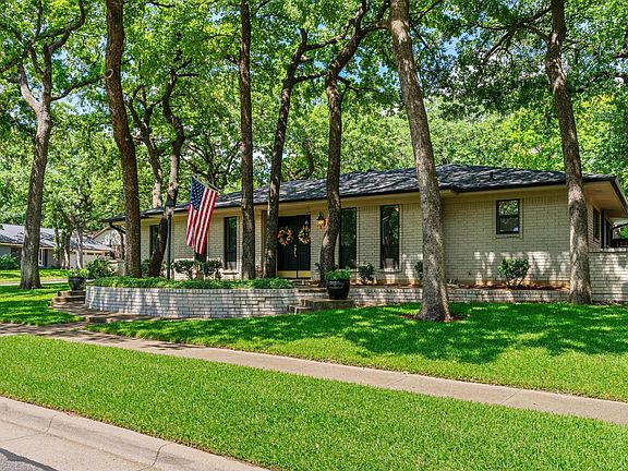 4th image of 1800 Holm Oak St