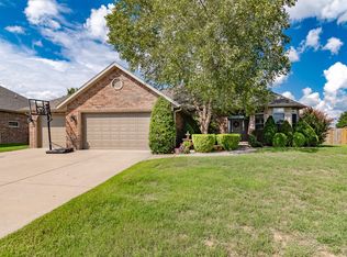 909 E Valley View Rd, Republic, MO 65738