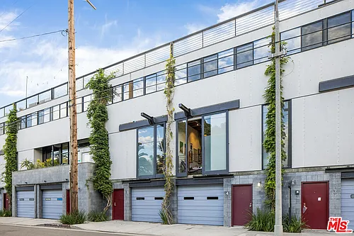 1113 Electric Ave #4 Photo 1