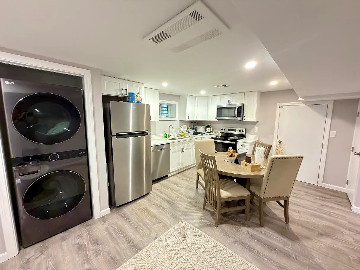 1 bed, 757 sqft, $2,300 — Photo 2