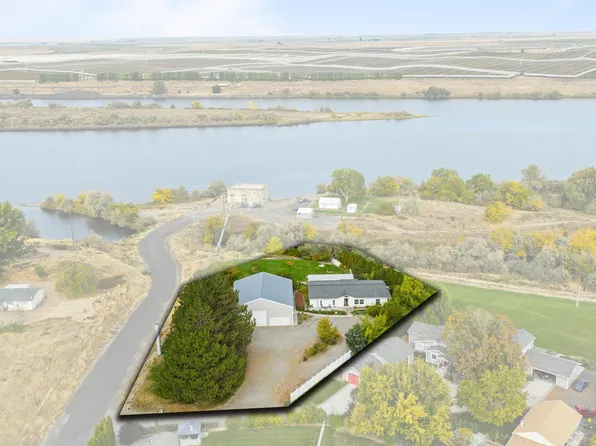 50 Pumping Plant Rd, Burbank, WA 99323