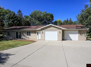 1010 Dale St SW, Hutchinson, MN 55350