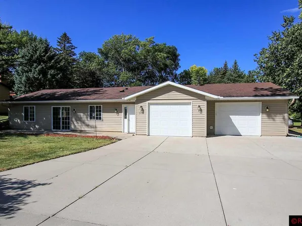 1010 Dale St SW, Hutchinson, MN 55350