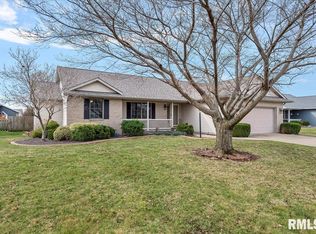 318 Osteen Ln, Chatham, IL 62629