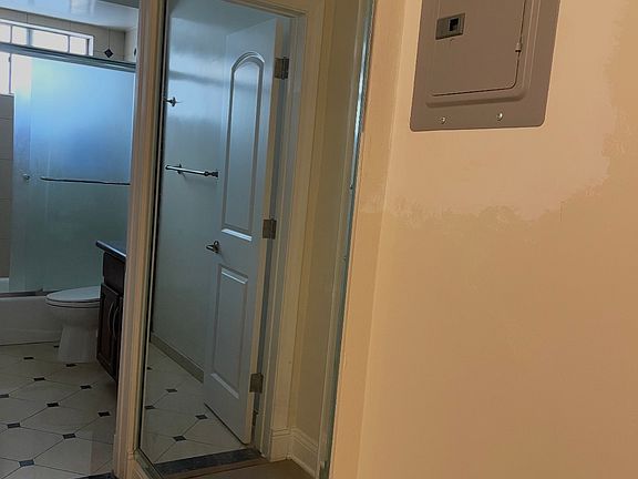 5th image of 1259 N Ardmore Ave APT 103