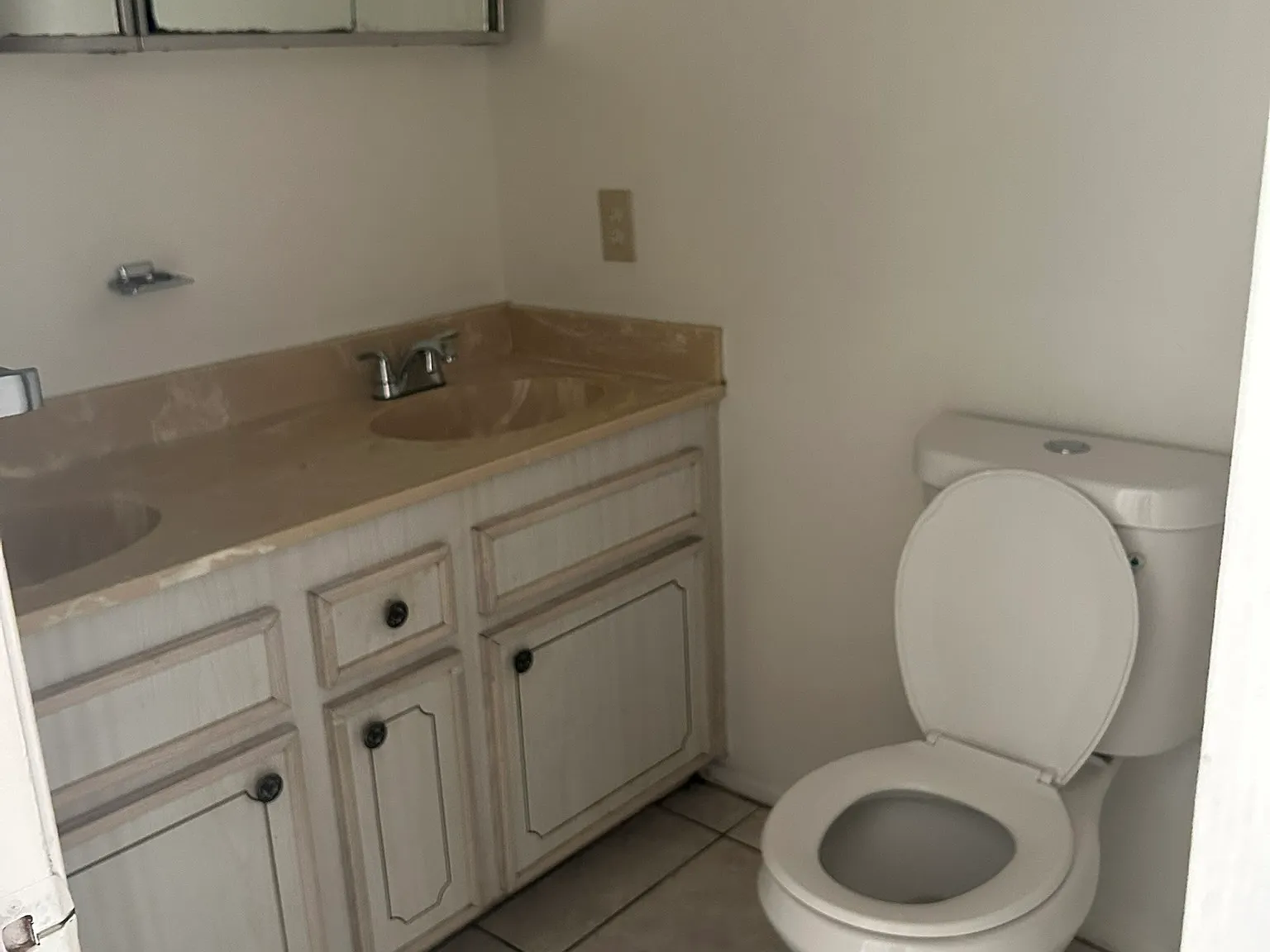 3 bed, 1358 sqft, $1,999 — Photo 2
