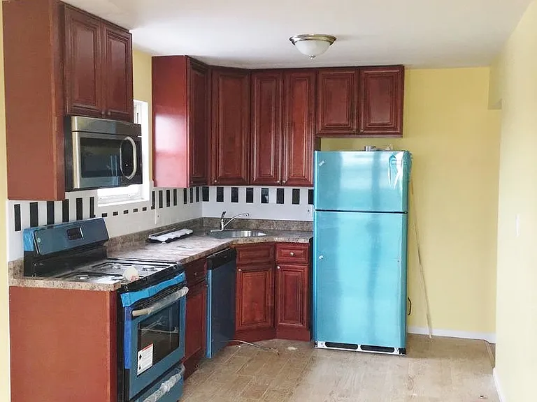 25-22 47th St #3F — Photo 2