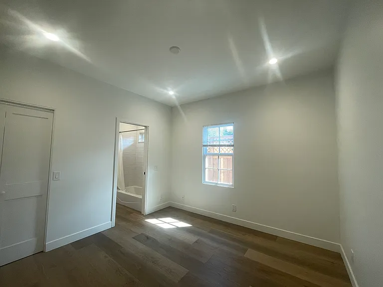 220 W Arrellaga St — Photo 13